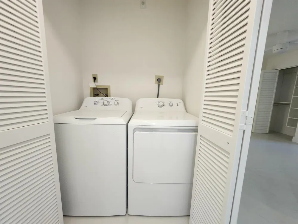 30 PELICAN POINTE DRIVE #201 Delray Beach, FL 33483
