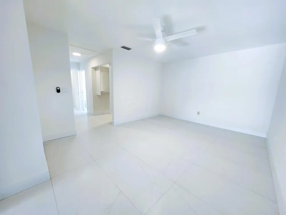 30 PELICAN POINTE DRIVE #201 Delray Beach, FL 33483