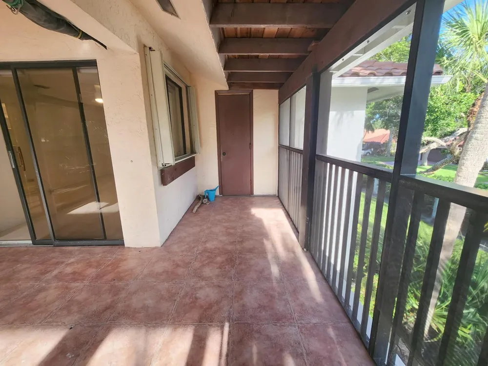 30 PELICAN POINTE DRIVE #201 Delray Beach, FL 33483