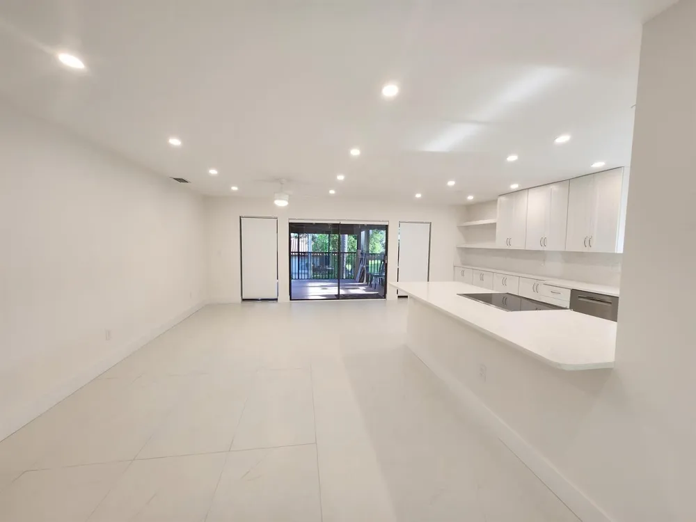 30 PELICAN POINTE DRIVE #201 Delray Beach, FL 33483
