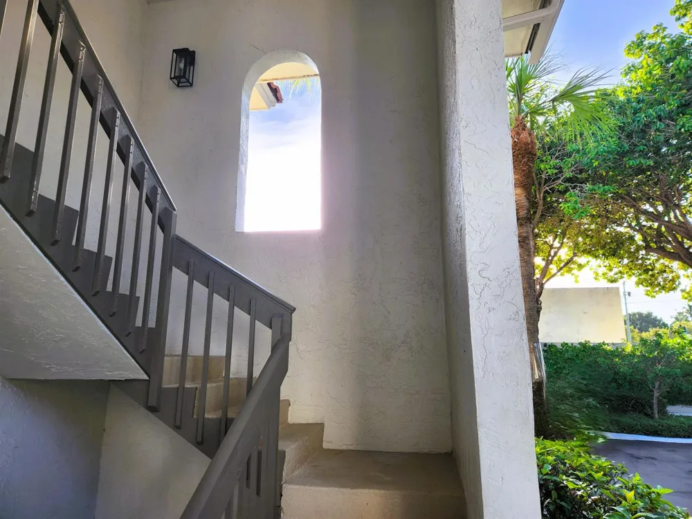 30 PELICAN POINTE DRIVE #201 Delray Beach, FL 33483