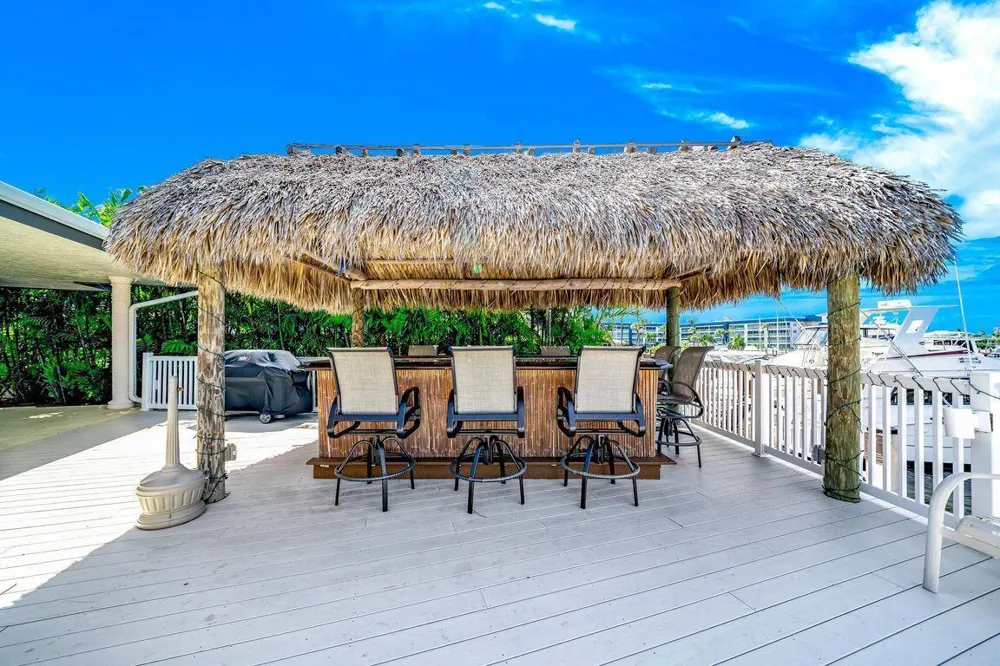 30 PELICAN POINTE DRIVE #201 Delray Beach, FL 33483