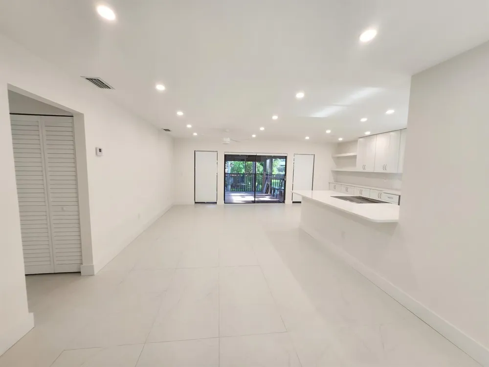 30 PELICAN POINTE DRIVE #201 Delray Beach, FL 33483