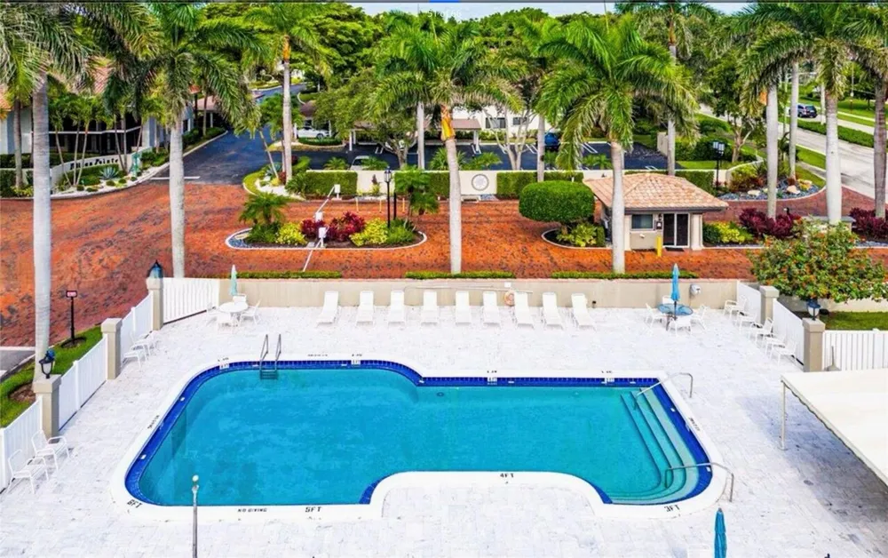 30 PELICAN POINTE DRIVE #201 Delray Beach, FL 33483