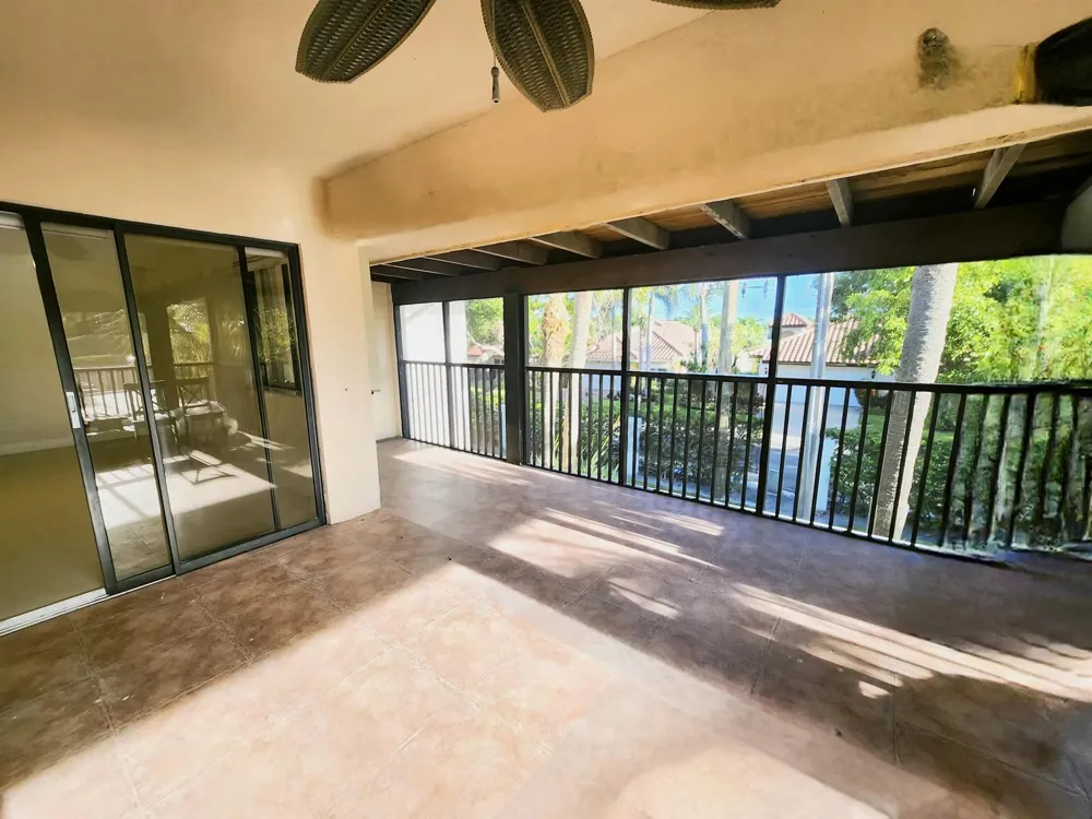 30 PELICAN POINTE DRIVE #201 Delray Beach, FL 33483