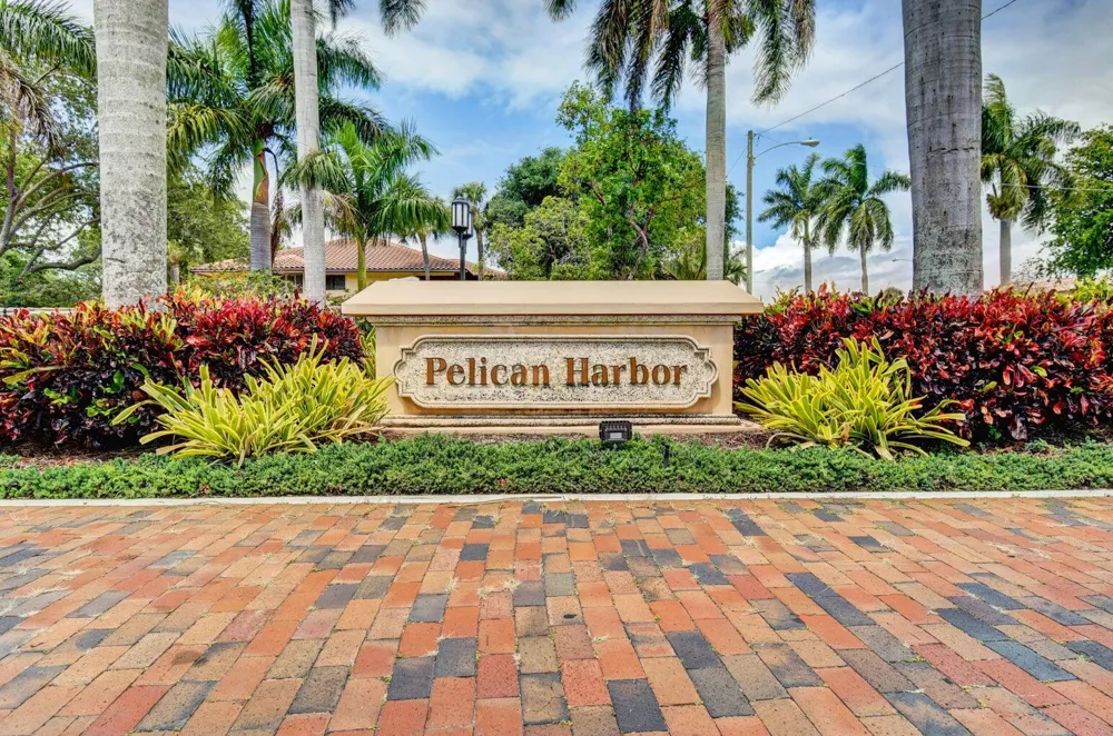 30 PELICAN POINTE DRIVE #201 Delray Beach, FL 33483