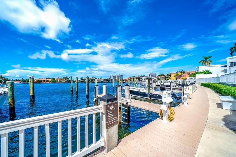 30 PELICAN POINTE DRIVE #201 Delray Beach, FL 33483