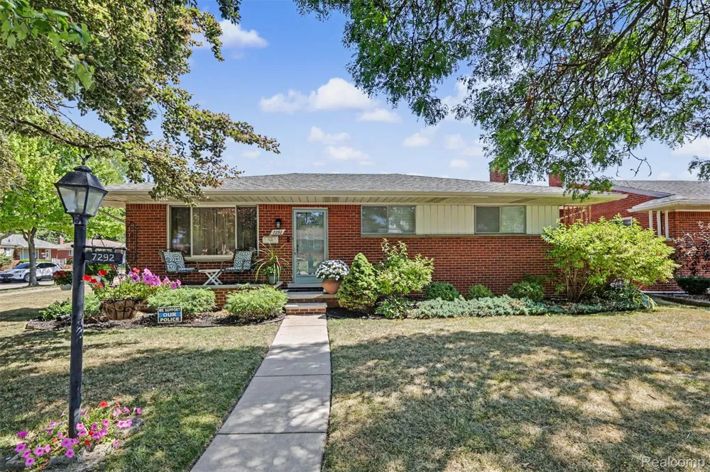 7292 Fairwood Drive Dearborn Heights City, MI 48127