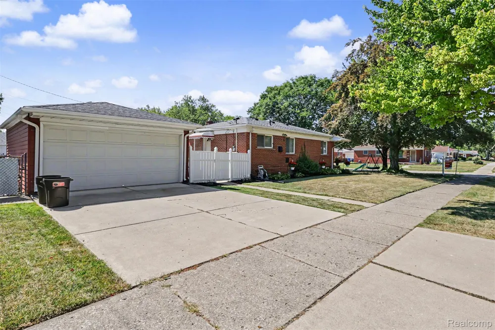 7292 Fairwood Drive Dearborn Heights City, MI 48127