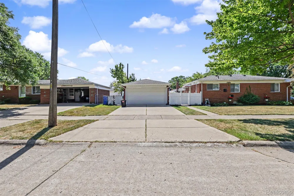 7292 Fairwood Drive Dearborn Heights City, MI 48127
