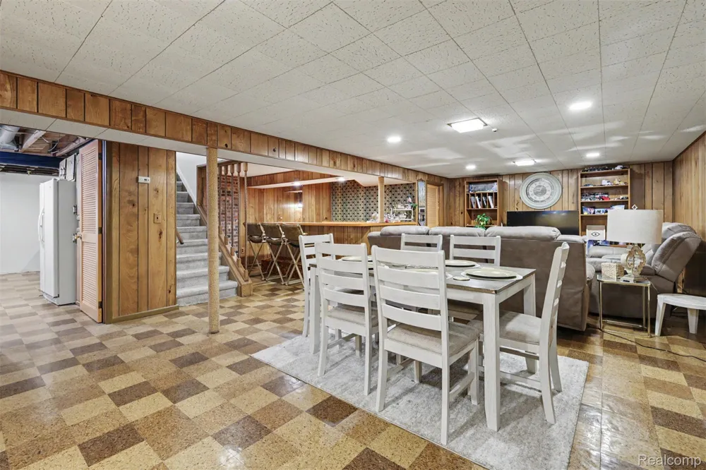 7292 Fairwood Drive Dearborn Heights City, MI 48127