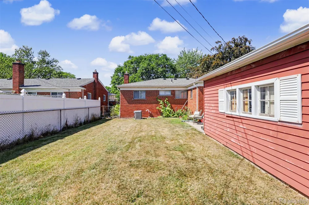 7292 Fairwood Drive Dearborn Heights City, MI 48127