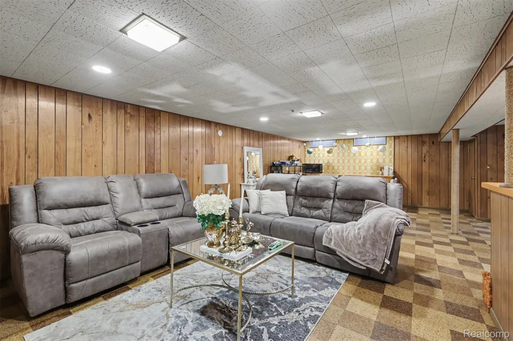 7292 Fairwood Drive Dearborn Heights City, MI 48127