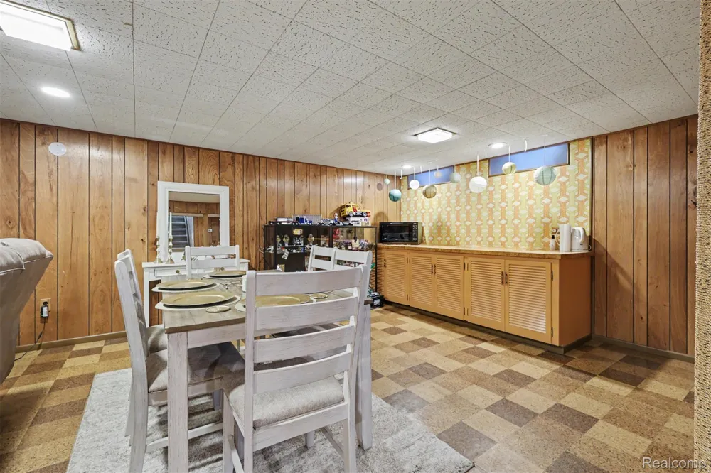 7292 Fairwood Drive Dearborn Heights City, MI 48127