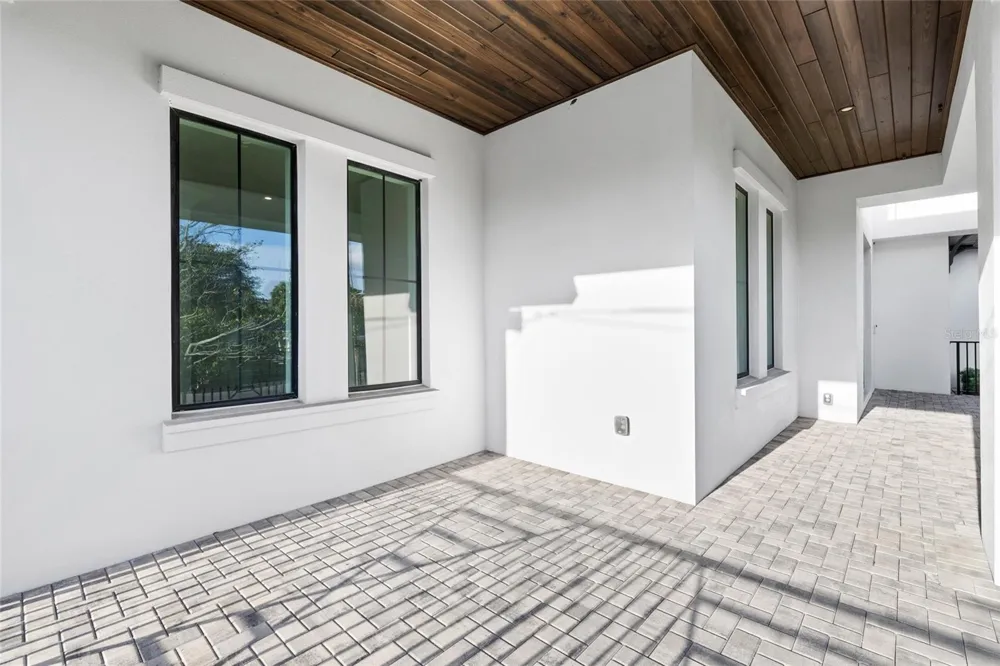 5025 W DANTE AVENUE Tampa, FL 33629