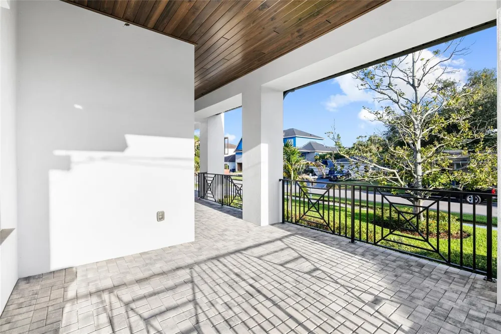 5025 W DANTE AVENUE Tampa, FL 33629