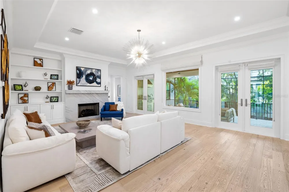 5025 W DANTE AVENUE Tampa, FL 33629