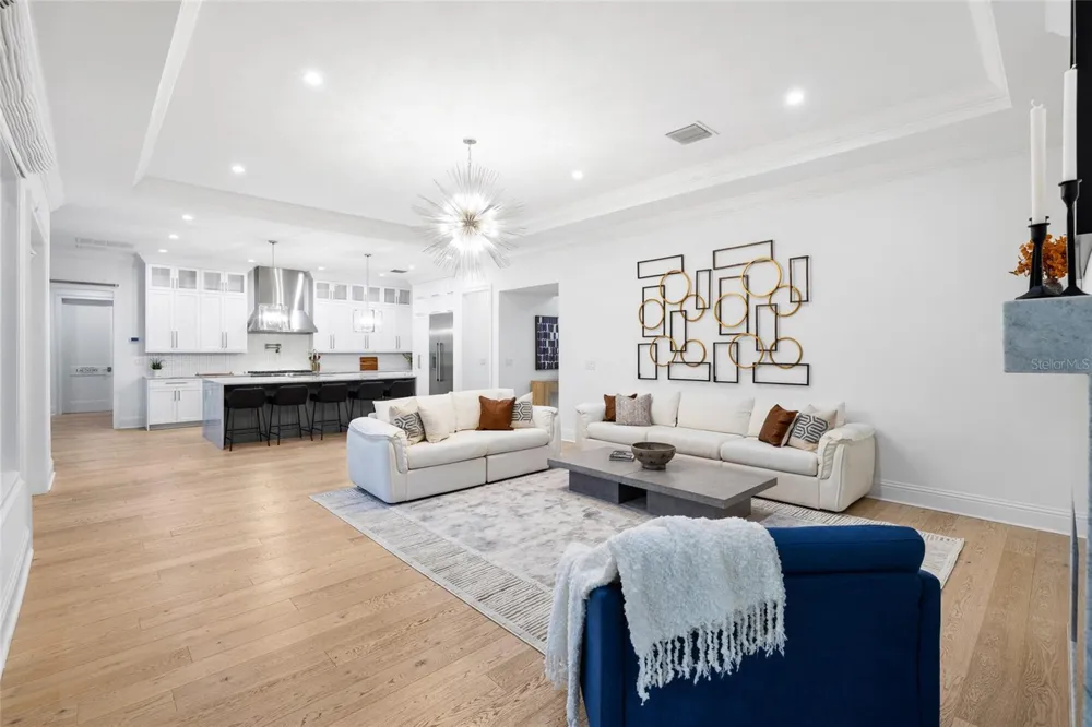 5025 W DANTE AVENUE Tampa, FL 33629