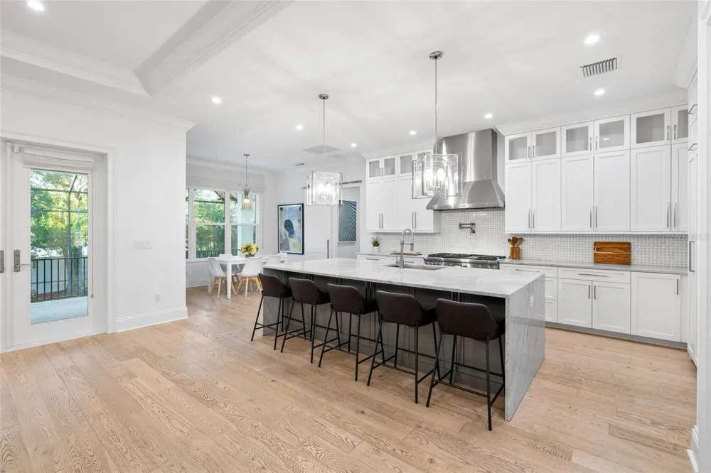5025 W DANTE AVENUE Tampa, FL 33629
