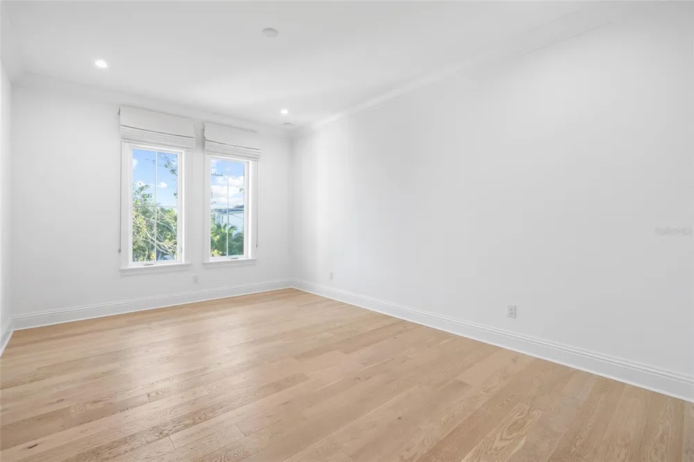5025 W DANTE AVENUE Tampa, FL 33629