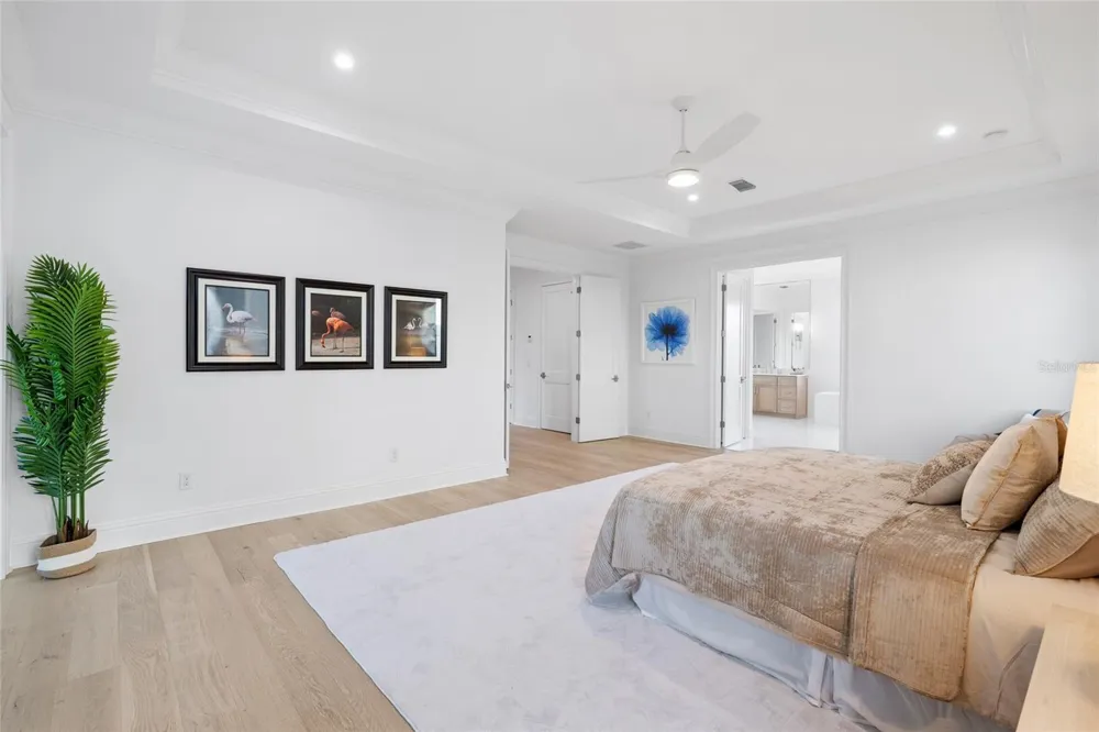 5025 W DANTE AVENUE Tampa, FL 33629