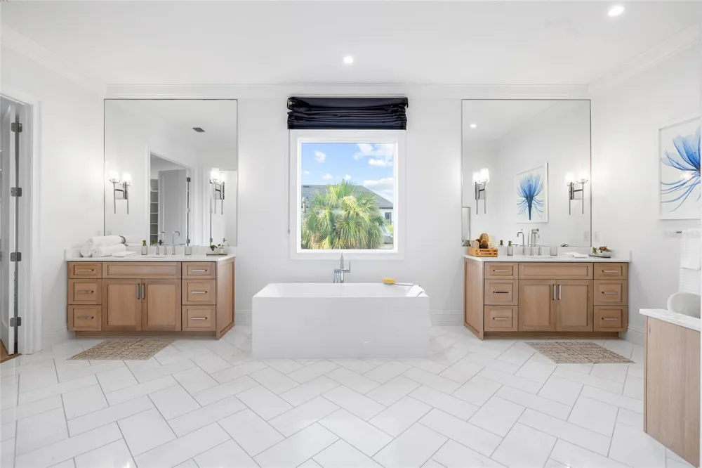 5025 W DANTE AVENUE Tampa, FL 33629