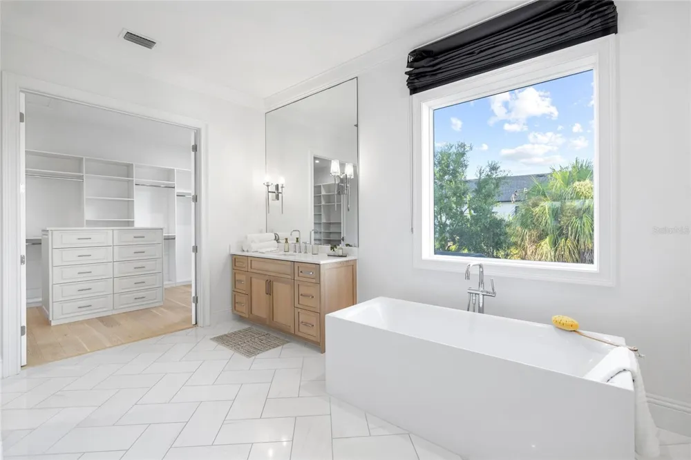 5025 W DANTE AVENUE Tampa, FL 33629