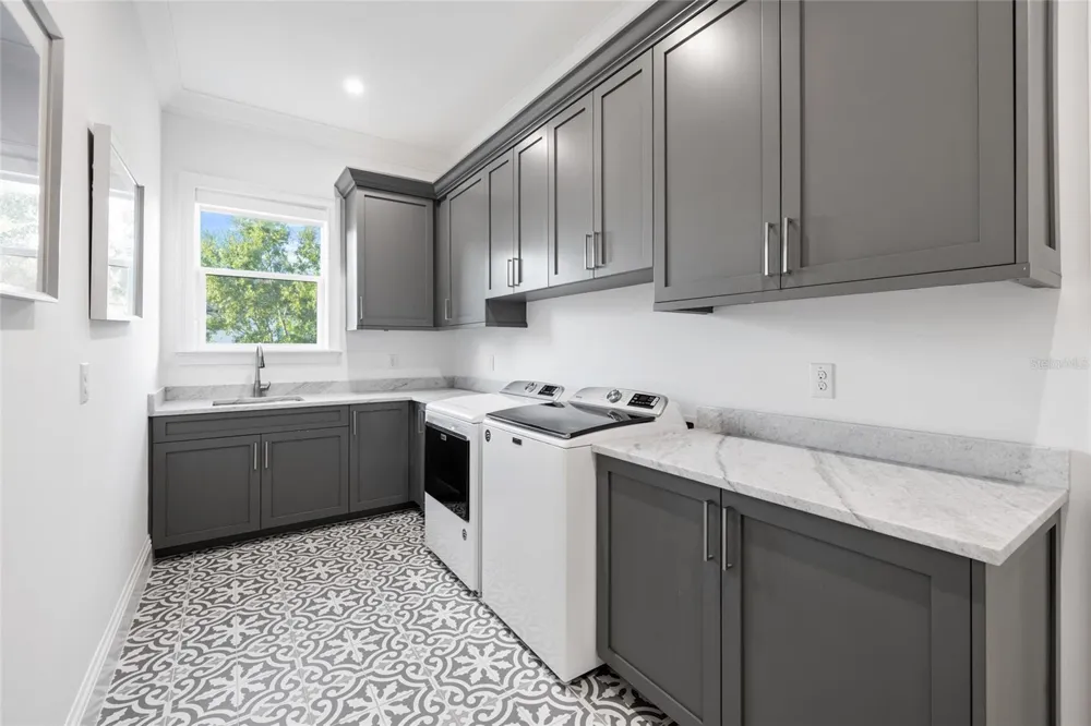 5025 W DANTE AVENUE Tampa, FL 33629