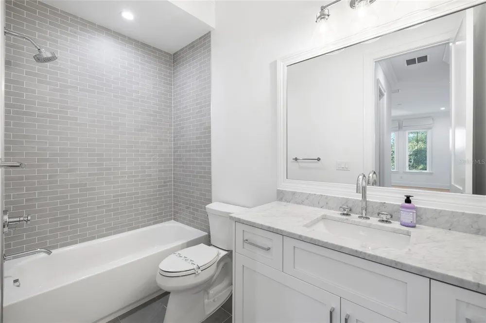 5025 W DANTE AVENUE Tampa, FL 33629