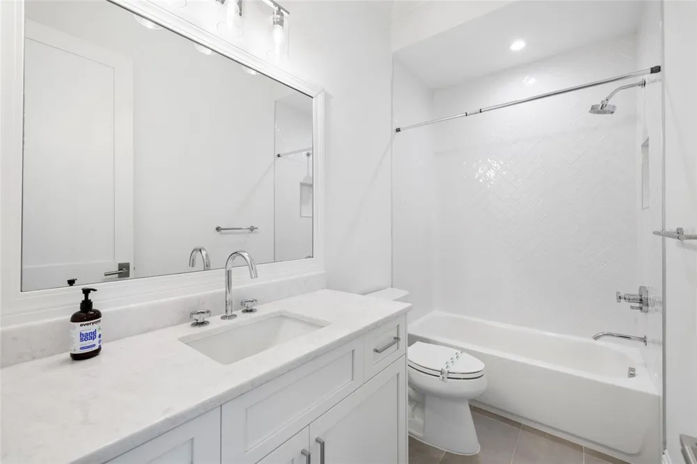5025 W DANTE AVENUE Tampa, FL 33629