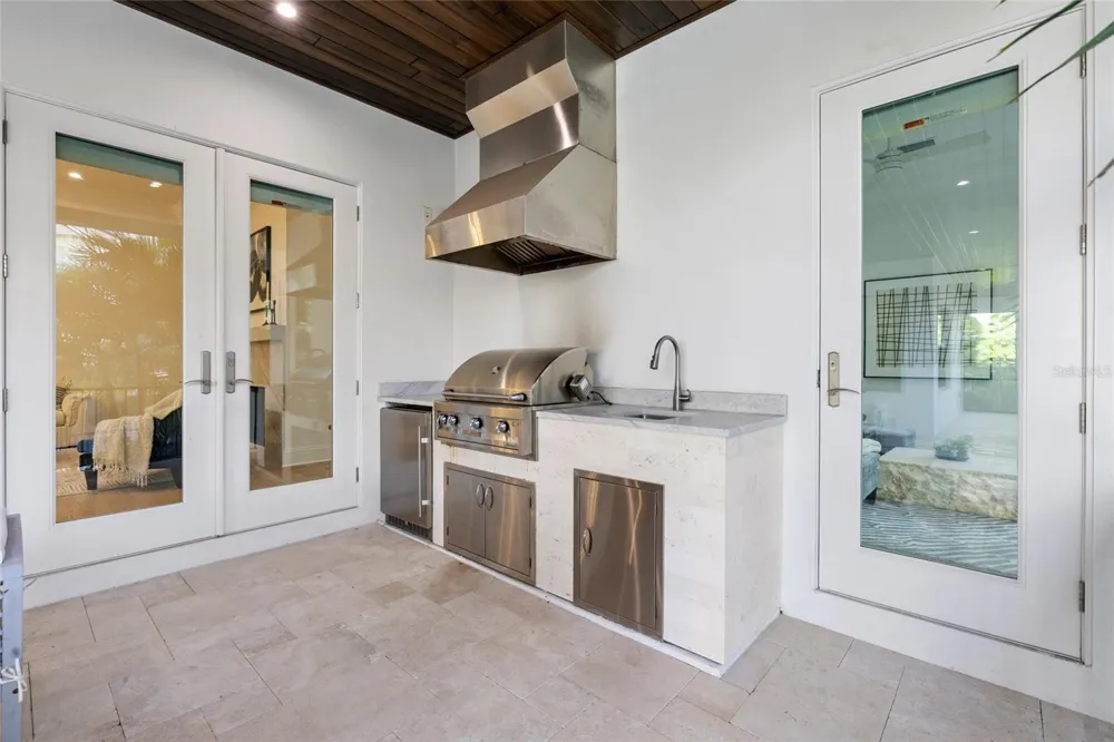 5025 W DANTE AVENUE Tampa, FL 33629