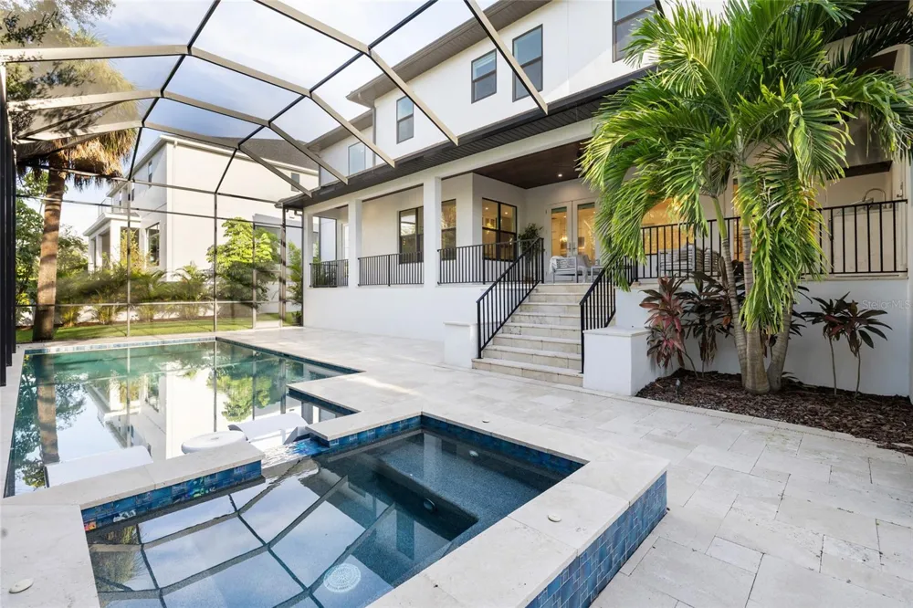 5025 W DANTE AVENUE Tampa, FL 33629