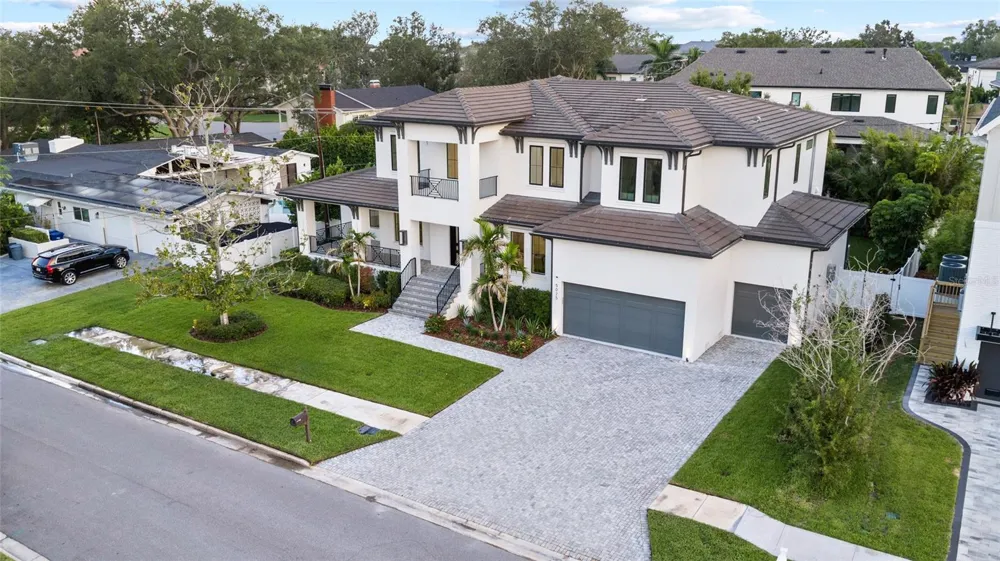 5025 W DANTE AVENUE Tampa, FL 33629