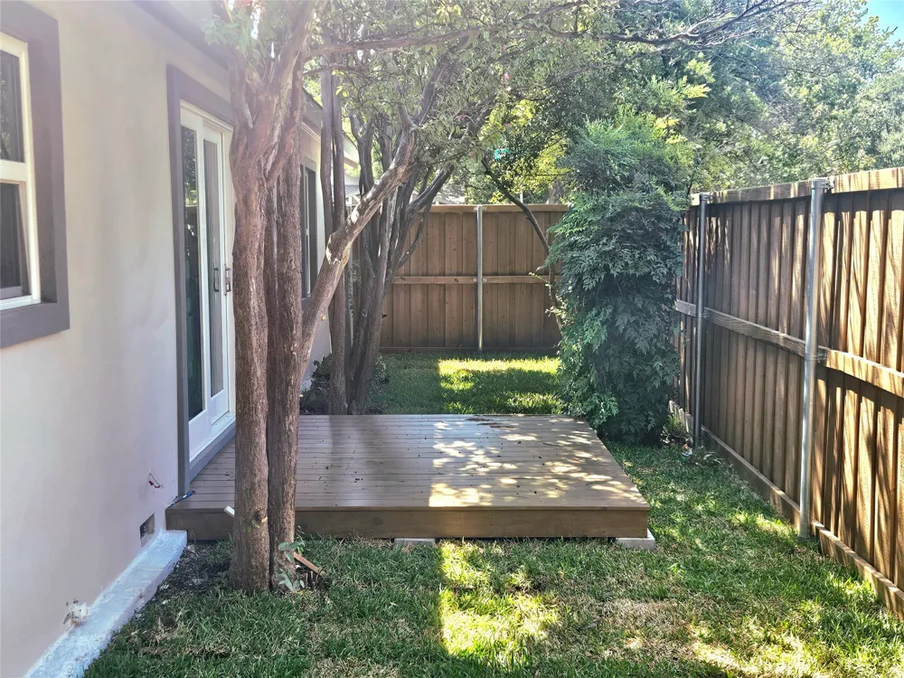 2551 Kingston Street Dallas, TX 75211