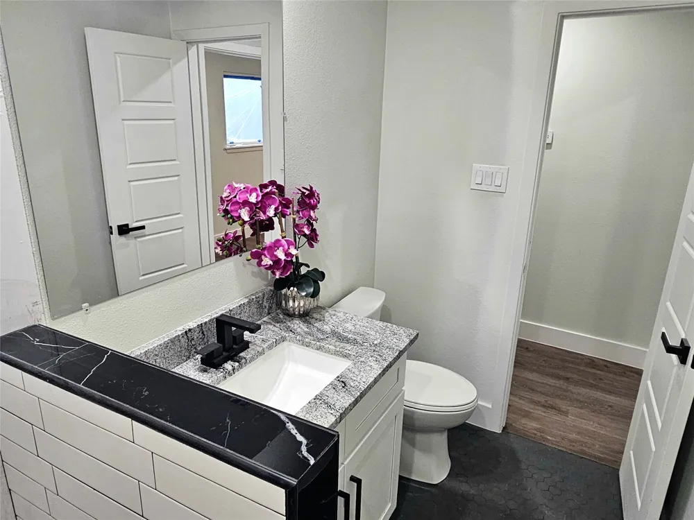 2551 Kingston Street Dallas, TX 75211