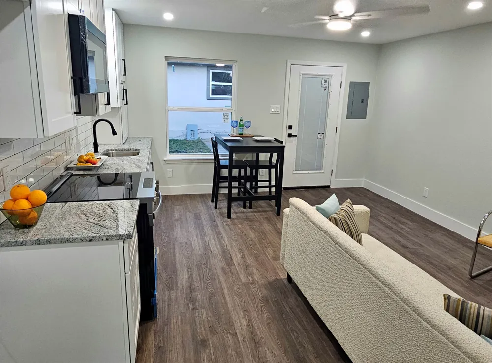2551 Kingston Street Dallas, TX 75211
