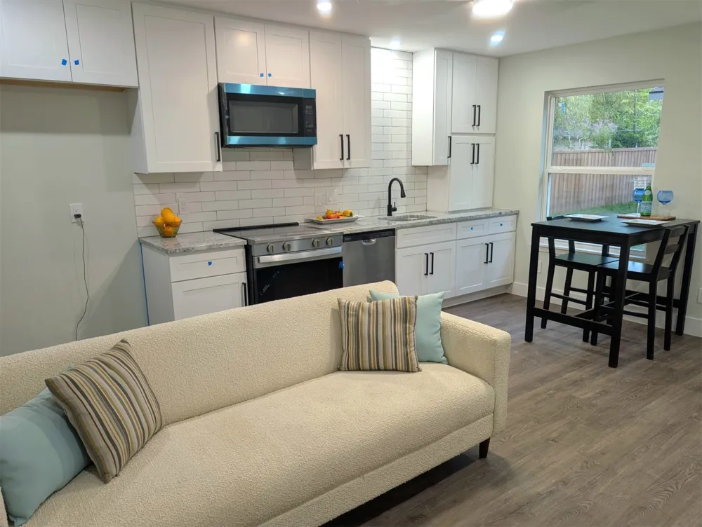 2551 Kingston Street Dallas, TX 75211