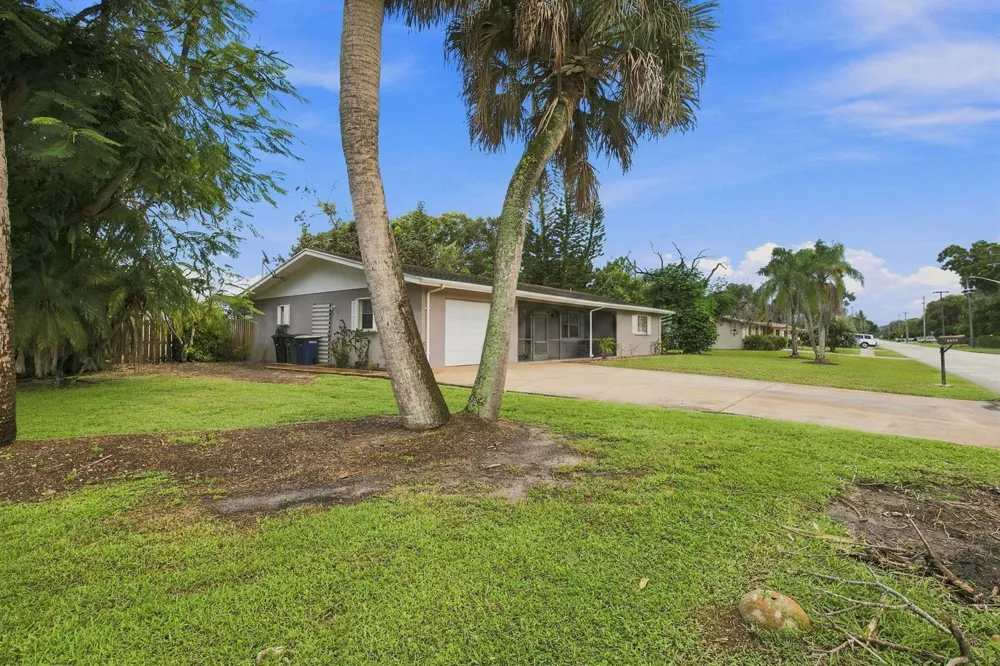 2730 Fairway Drive Fort Pierce, FL 34982