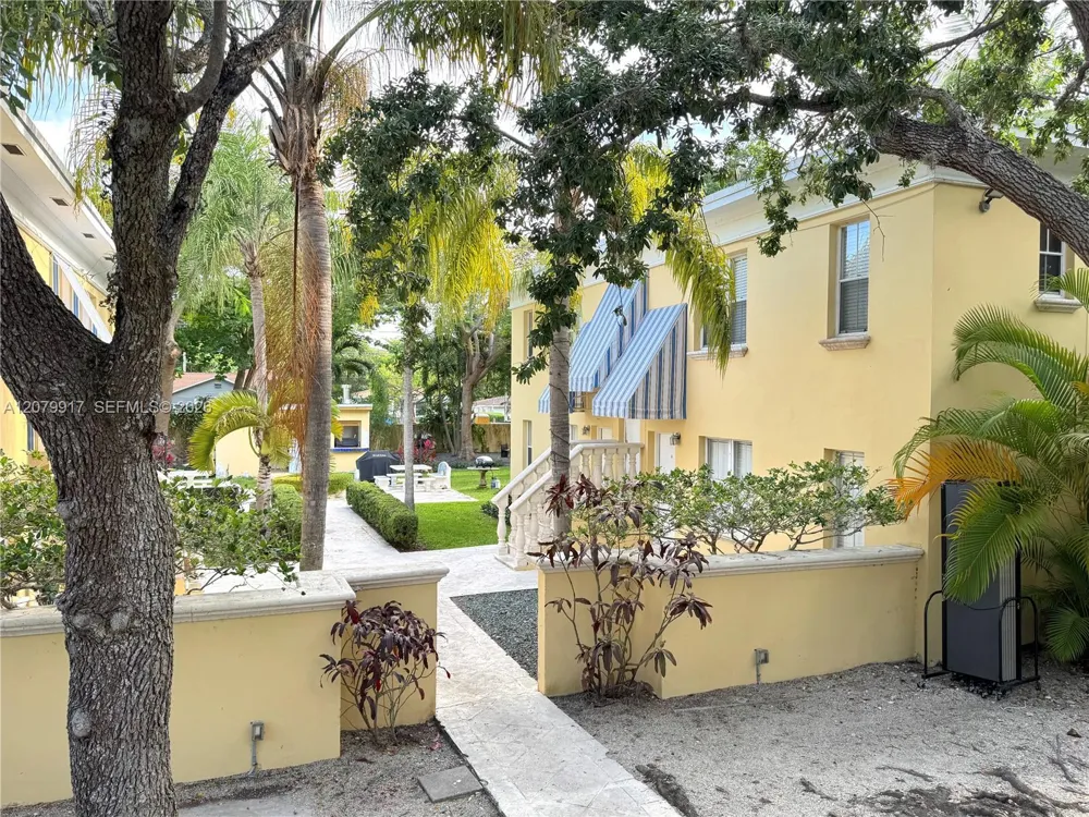 3375 Franklin Ave #B Miami, FL 33133