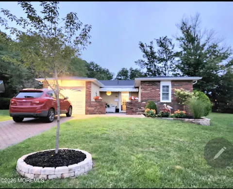 6 Burns Court