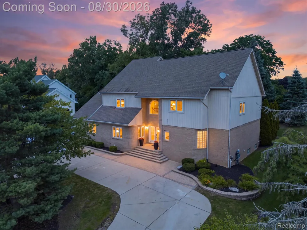 5593 Warrenshire Drive West Bloomfield Charter Township, MI 48322