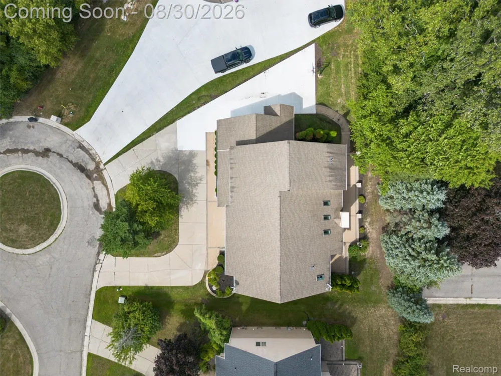 5593 Warrenshire Drive West Bloomfield Charter Township, MI 48322