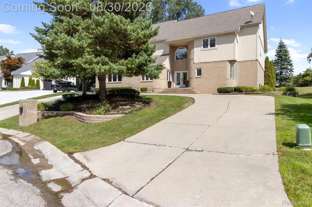 5593 Warrenshire Drive West Bloomfield Charter Township, MI 48322