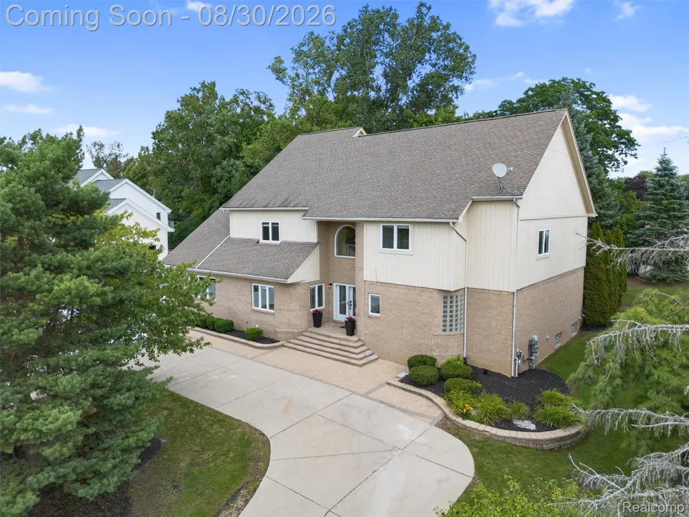 5593 Warrenshire Drive West Bloomfield Charter Township, MI 48322