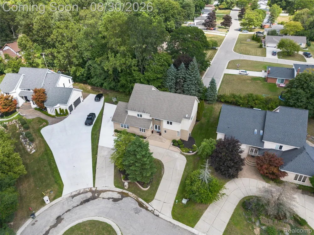 5593 Warrenshire Drive West Bloomfield Charter Township, MI 48322