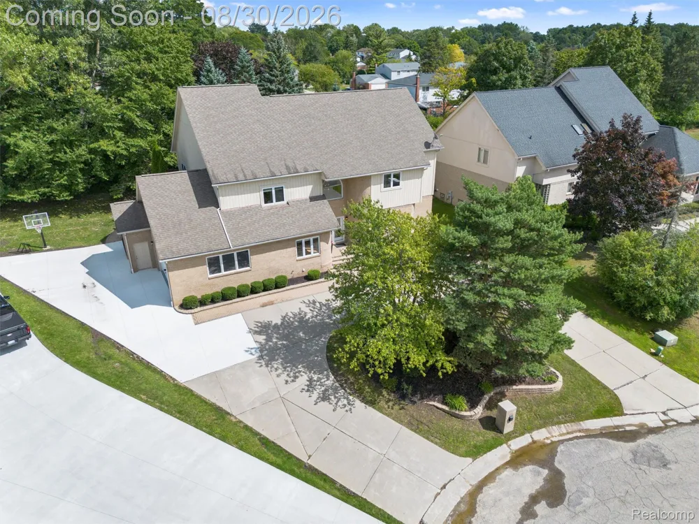 5593 Warrenshire Drive West Bloomfield Charter Township, MI 48322