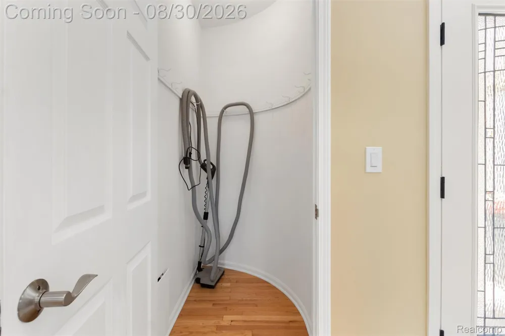 5593 Warrenshire Drive West Bloomfield Charter Township, MI 48322