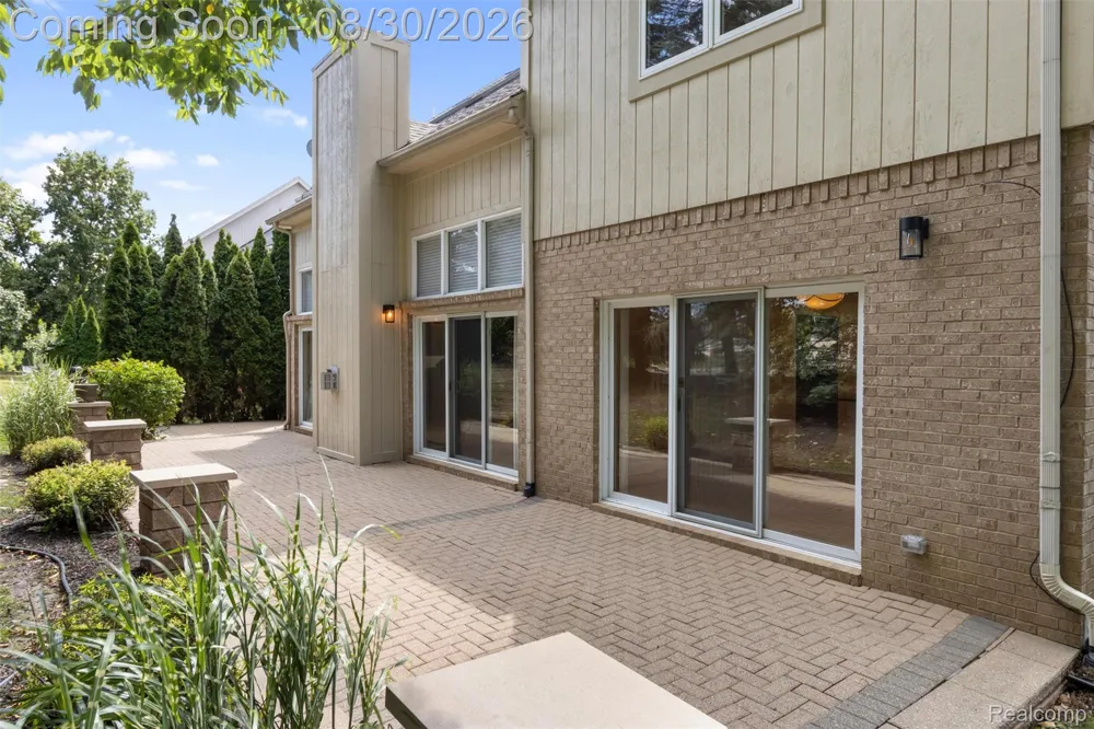 5593 Warrenshire Drive West Bloomfield Charter Township, MI 48322