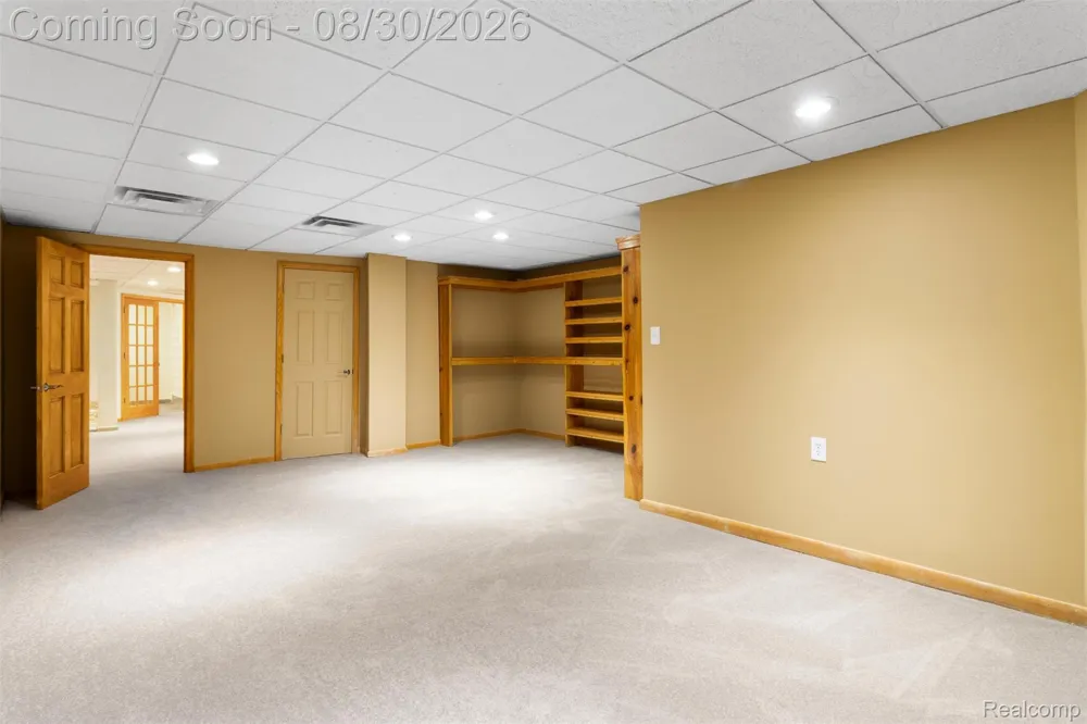 5593 Warrenshire Drive West Bloomfield Charter Township, MI 48322