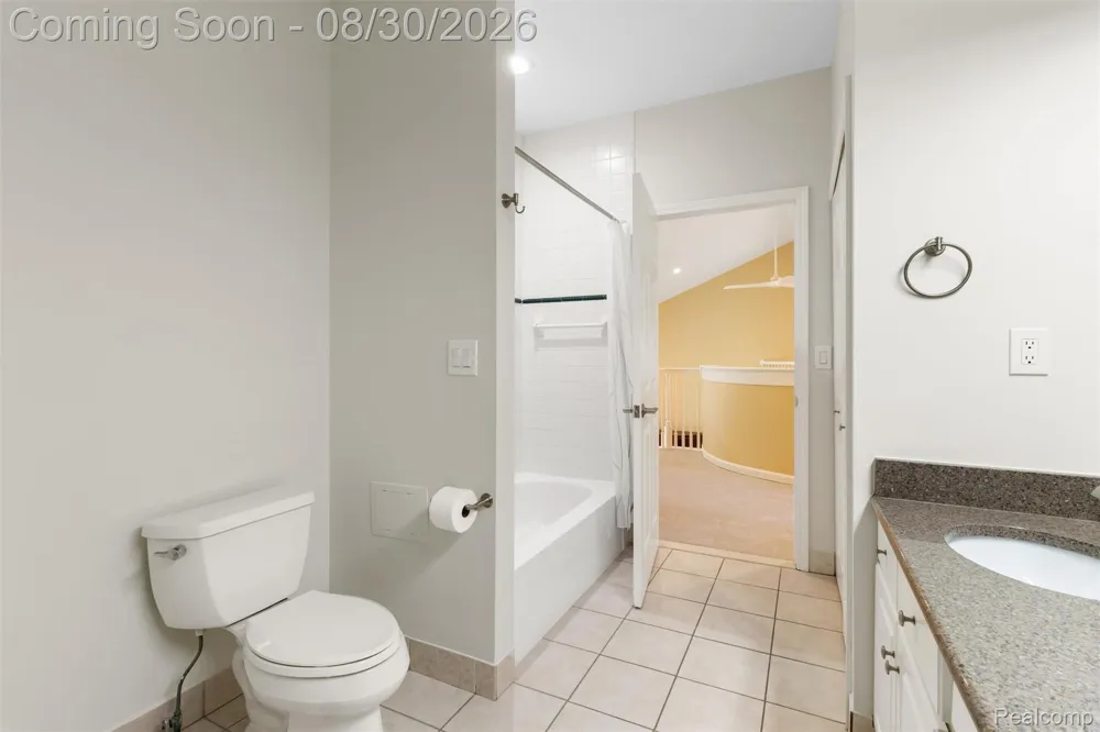 5593 Warrenshire Drive West Bloomfield Charter Township, MI 48322